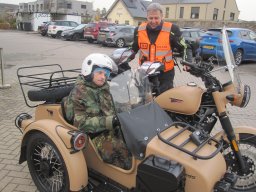 2025-11-14_Moment-de-Partage-et-Bonheur-en-Side